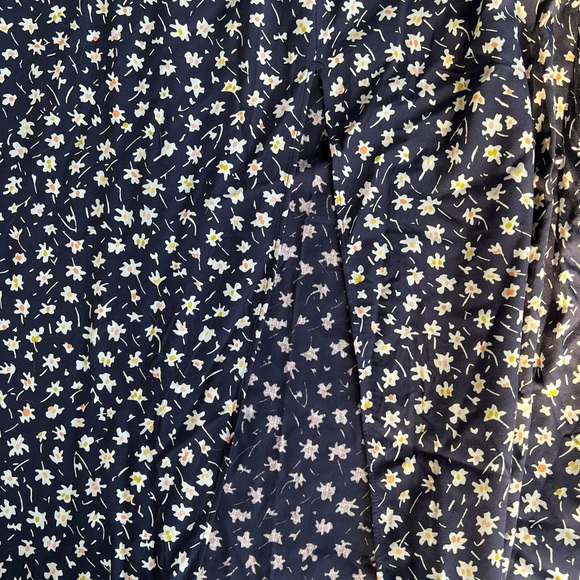 MADEWELL - MIDI DRESS
*NEVER WORN*
Short sleeve, v-neck, navy floral midi dress - Picture 9 of 10